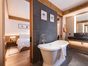 Yihe Riverine Hotel - Image 2