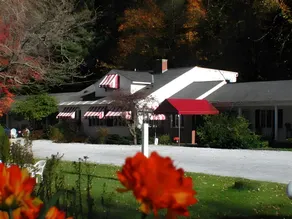 The 1896 House Country Inn - Brookside & Pondside - Image 5