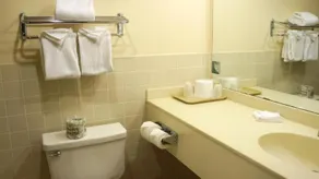 Island Inn - Image 3