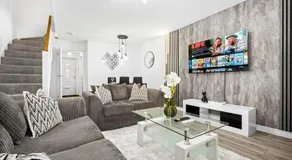 Charming 2-Bedroom Home - Garden & Driveway Parking 20SL - Image 2
