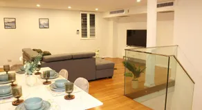 Beautiful SYD Central 3Bedrooms Home with free Parking - Image 4