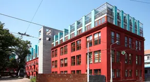 Fully renovated stylish duplex in a convenient location - Image 5