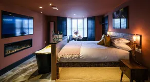 Craig Walk Suite - Image 2