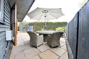 Gorgeous 3BD Cottage with Parking Nr Guildford - Image 5