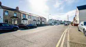 Stylish 2-Bed Cardiff Home - Walk to City Centre - Image 3