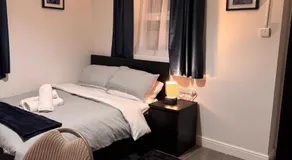 Sea Horse Studio, Private Entrance with Ensuite & Kitchenette - Image 2