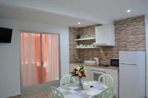 Superb 1 Bedroom Apartment with Gallery CB7EV - Image 4