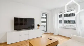 Frankfurt Messe 5-minute Deluxe Suite - Image 2