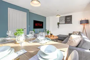 Aylesbury House with Free Parking, Super-Fast Wifi and Smart TV with Netflix by Yoko Property - Image 3