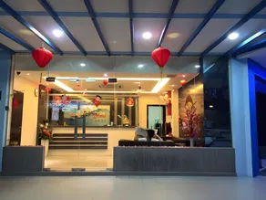 Dolphin Hotel - Image 2