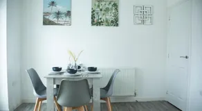 3 bed spacious home for construction workers and families with parking spaces 2 and half bathroom& ensuite Free wifi - Image 3