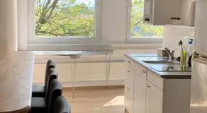 Bright, comfy, industrial looking - Image 2