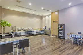 GreenTree Alliance Bengbu Railway Station Hotel - Image 4
