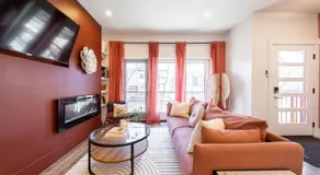 9BDRM Chic Luxury Retreat-Hot Tub-BBQ-Sleeps 23! - Image 2
