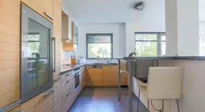 IVY'S CORNER - Image 3