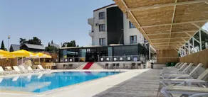 DOUBLE ROYAL HOTEL - Image 4