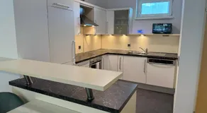 City Apartment Linz 3 Zimmer - Klimaanlage, Großes Sofa, Cafe & WLAN, Selfcheckin, Parkplatz, für 5 Gäste - Image 5