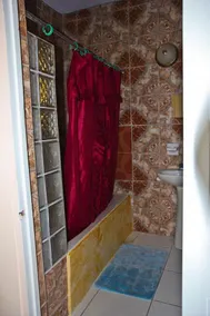 Executive Shaw Park Guest House - Image 3