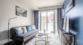 Beautiful 1Bedroom & Den Condo in the Heart of Downtown Toronto - Image 2