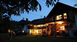 Sachserhof-Herz zuhause, Seele auftanken, für Familien und Paaren- Große Garten, Pool, Gratis Parken & Welan, Zentral gelegen in Kärnten zwischen Berge und Seen - Image 2