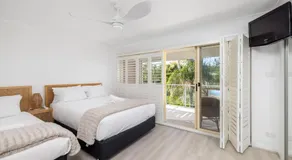 Oaks Pacific Blue Port Stephens. Apartment overlooking the Pool - Image 2