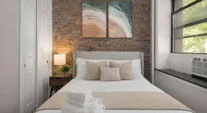Stylish 3-Bedroom Midtown East Stay - Image 5