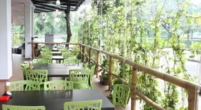 Peach Hill Hotel & Cafe - Image 3