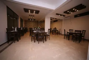 Zifan Hotel & Suites - Image 4