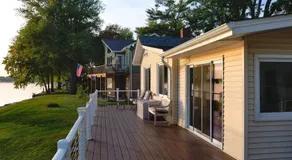 Eclectic Riverside Home 3 Season Room Large Deck - Image 4