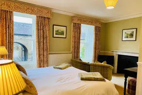 The White Rose Hotel - Image 2