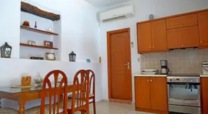 Polyraki's Cottage - Image 4
