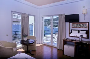 Grand Hotel Loutraki - Image 2