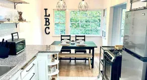 Beautiful Bright Condo Steps Away from the Beach - Image 3