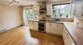 Tharsh Peaceful Escape Double Room with Shared Bathroom - Image 3