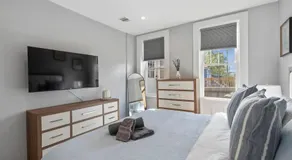 Luxury and Modern Apt with Patio only 10 Min to Times Square - Image 2