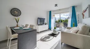 Superbe 2 pièces - Piscine et garage - Image 2