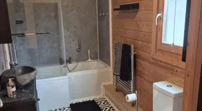 Chalet close to Heathrow T5, Windsor Castle, Legoland, Thorpe Park, with off road parking, free Wifi, private garden, spacious & fully equipped, cozy wood burner & comfy sofa, ideal for exploring London with trains to Waterloo, a beautiful unique retreat - Image 2