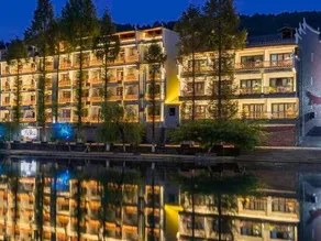 Fenghuang Ancient Town Tinglan Waterfront High-end B&B - Image 3