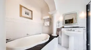 Craig's Royal Hotel - Image 3