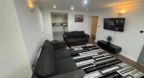 A cozy and spacious apartment - Image 5