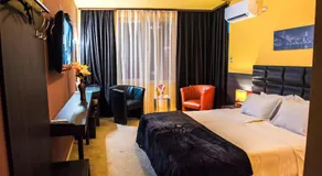Central Guest Rooms - Image 2
