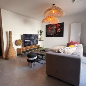 3-bedroom apartment with terrace - Image 4