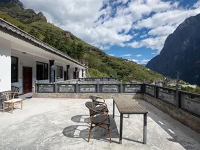 Tina's Youth Hostel - Image 5