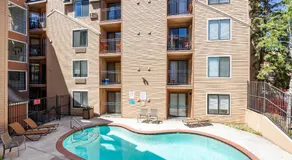 Great Location, Sleeps 4, 5 min drive to Ski & Bike Access, Shared Pool! - Image 4