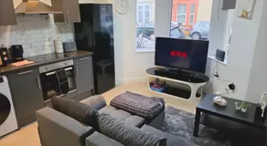 1BR Ground floor Central Apartment With Private Garden - Image 3