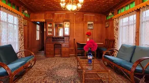 Lily Houseboat - Image 3