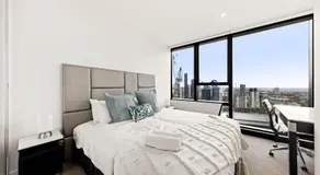 Convenient One Bedroom Apartment in Docklands - Image 2