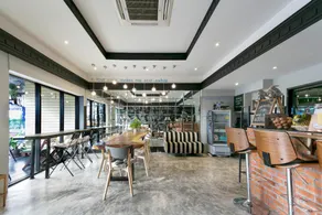 1989 Hostel & Cafe - Image 2