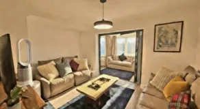 Dreghorn House 5 b-rooms 9 beds 3 toilets 2 showers,1 bath 2 receiption Secure free Parking 233 Wifi - Image 2