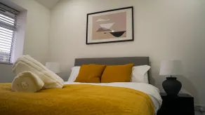Modern 3 Bed Home, Near Etihad Stadium - Image 2